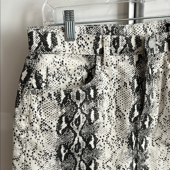 BLANK NYC NWOT Snake Print Mini Denim Jean Skirt, Size 29 - Picture 3 of 7